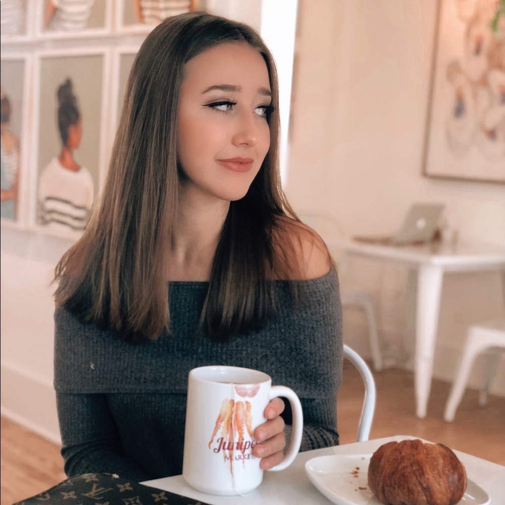 Meet your Posher, Alexis